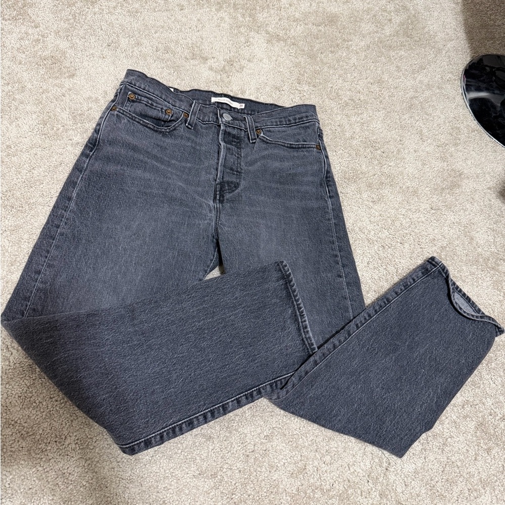 🔥SALE🔥Levi's Women's Wedgie Straight Jeans - Picture 2 of 3